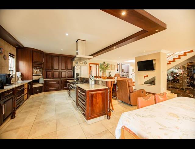 4 BEDROOM HOUSE FOR SALE IN COPPERLEAF ESTATE